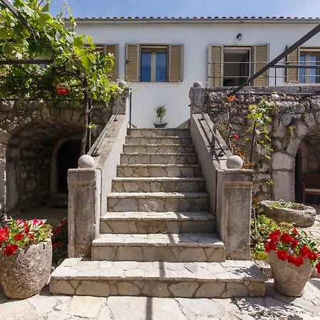 Unit_type_terraced_house With Pool 55425 Case de vacanță Grižane